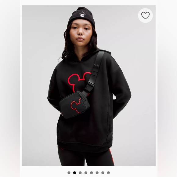 Disney x lululemon
Everywhere Belt Bag 1L Mickey
Outline Graphic - Picture 2 of 12